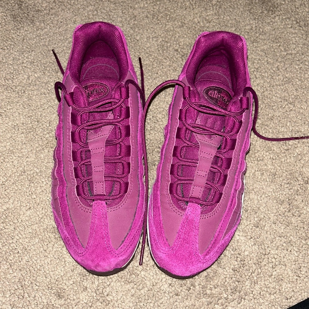 Nike Air Max Women’s Burgundy